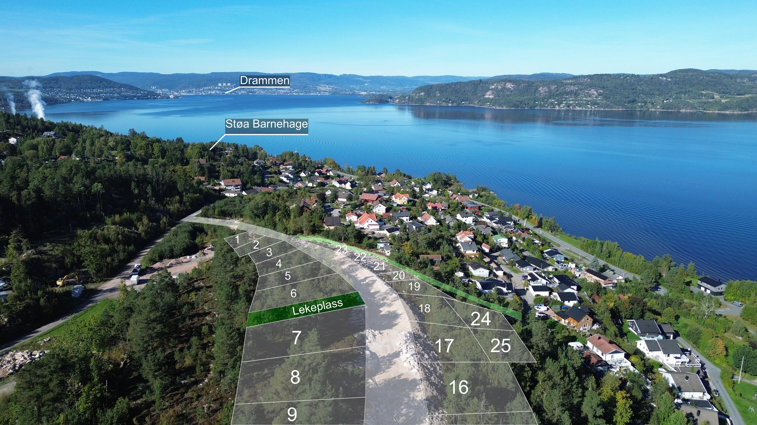 Dronefoto fra Stomperud nordover over Drammensfjorden, med tomtene tegnet inn